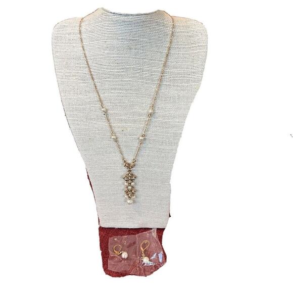 NEW Avon Simple Delicacy Necklace Pierced Earrings Gift Set Goldtone Faux Pearls - Picture 1 of 9